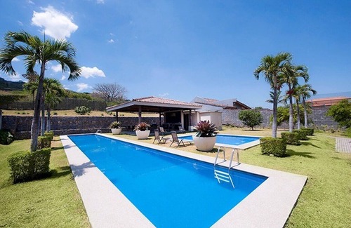 Santa Ana Apartamento | Lovely luxury apartment in Santa Ana