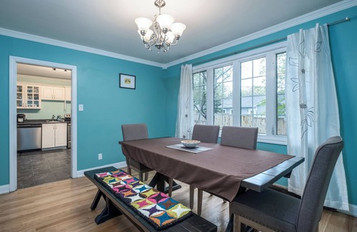 West End Apartamento | Lovely Main Floor House located in Quiet Area