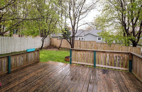 West End Apartamento | Lovely Main Floor House located in Quiet Area