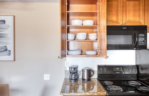 Mar Vista Apartamento | Lovely Mar Vista 1BR w/ Courtyard & BBQ, near shops, by Blueground
