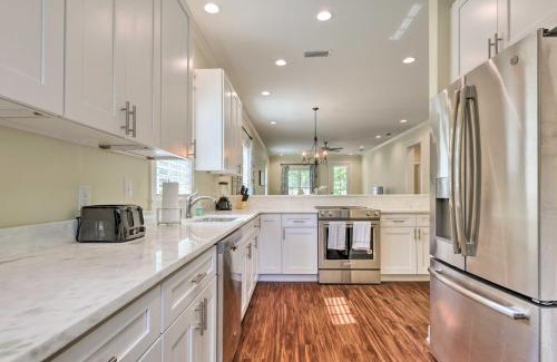 Washington Square Casa | Lovely Mobile Retreat with Deck and Front Porch!
