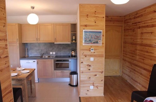 La Roche Apartamento | Precioso apartamento moderno, 52m², bien equipado, espacioso + garaje. Verano Invierno