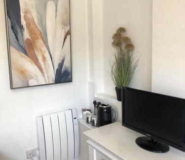 Newport Apartamento | Lovely Modern decorated 1 bed Studio