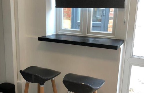 Newport Apartamento | Lovely Modern decorated 1 bed Studio