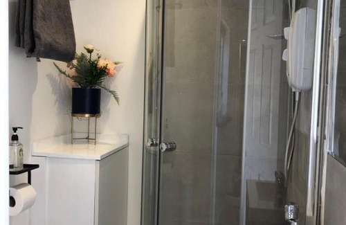 Newport Apartamento | Lovely Modern decorated 1 bed Studio
