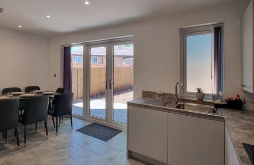 Old Trafford Casa | Lovely Modernist 4 Bed House