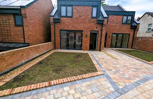 Old Trafford Casa | Lovely Modernist 4 Bed House