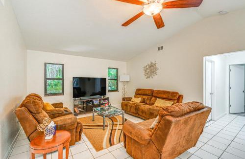 Naples Casa | Lovely Naples Home Backyard Oasis with Pool!