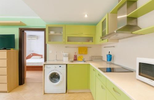 Primorski Apartamento | Lovely Nest with Glass Veranda