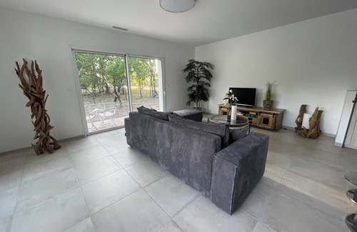 Gujan-Mestras Villa | Lovely new air-conditioned villa with pool 3 bedrooms 3 bathrooms.