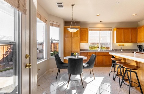 Newark Casa | Lovely Newark 4BR w/ Backyard, Patio, A/C & Garage, by Blueground