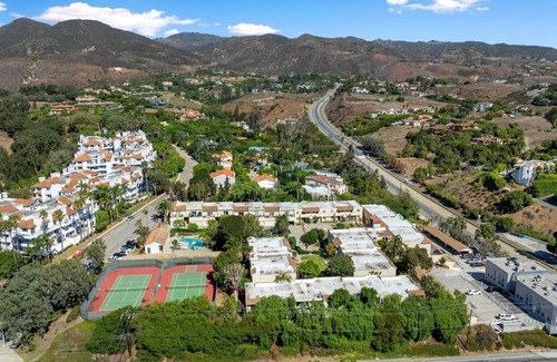 Central Malibu Condominio | Lovely newly renovated 3-bedroom, 2 bathroom condo in Malibu