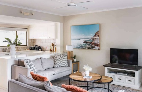 Noosa Heads Apartamento | Spacious Noosa Parade villa walking distance to Hastings St and Main Beach