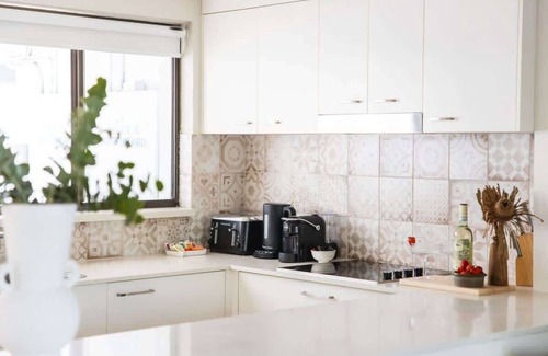 Noosa Heads Apartamento | Spacious Noosa Parade villa walking distance to Hastings St and Main Beach
