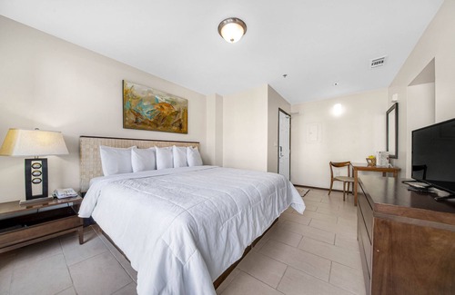 South Padre Island Hotel | Lovely One Bedroom Unit on SPI + Infinity Pool