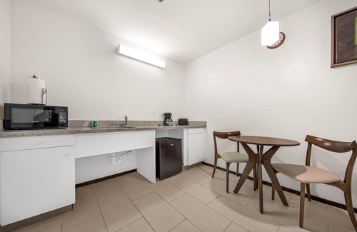 South Padre Island Hotel | Lovely One Bedroom Unit on SPI + Infinity Pool