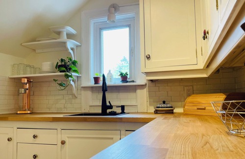 Cobourg Apartamento | Lovely one-bedroom apartment (near downtown/beach)