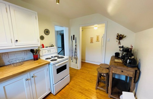 Cobourg Apartamento | Lovely one-bedroom apartment (near downtown/beach)