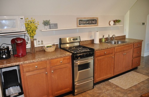 Bel Air North Apartamento | Lovely one bedroom apartment private entrance utilities included