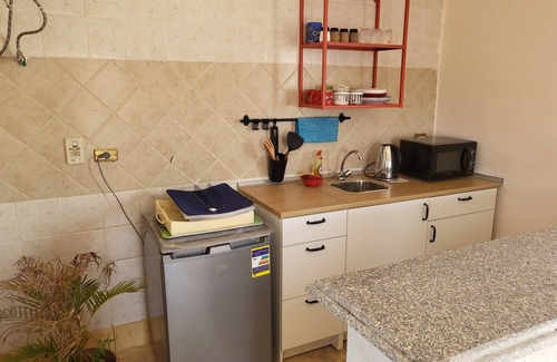 Al Rehab Apartamento | Lovely one-bedroom condo with garden view