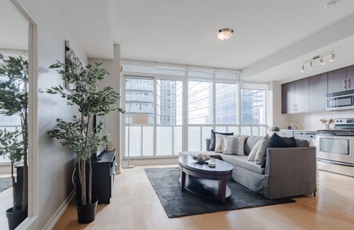 Financial District Apartamento | Lovely one-bedroom condo in the heart of the city.