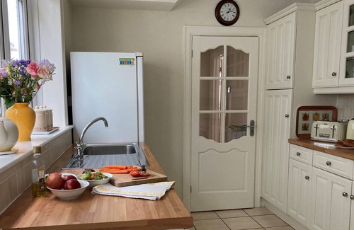 Southbourne Apartamento | Lovely one bedroom, ground floor apartment just 100m from the beach