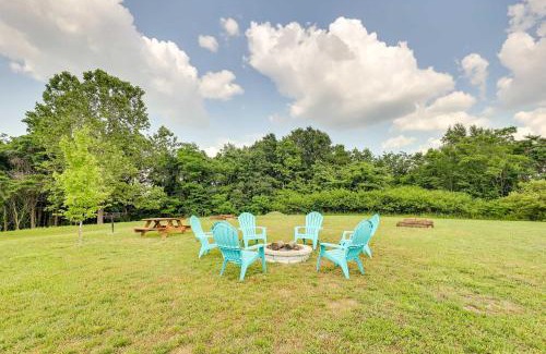 Eureka Springs Apartamento | Lovely Ozarks Cabin Rental about 5 Mi to Beaver Lake!