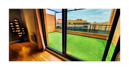 Paterna Apartamento | Lovely penthouse condo with pool
