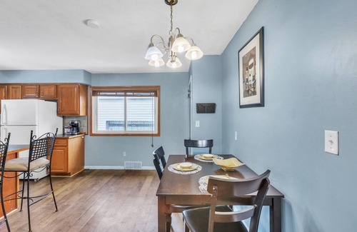 Wyoming Casa | Lovely PET FRIENDLY three bedroom in desirable Urbandale Location! by RedAwning
