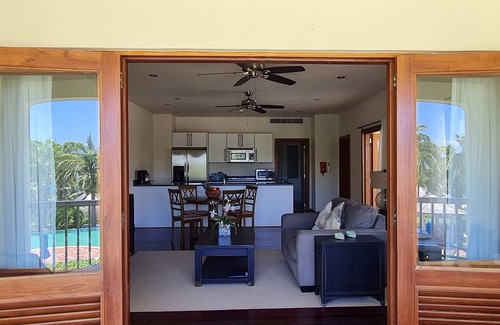 Freetown Apartamento | Lovely Pool-side 1-Bedroom Suite with Beach Access