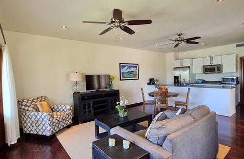 Freetown Apartamento | Lovely Pool-side 1-Bedroom Suite with Beach Access