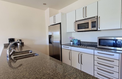 Freetown Apartamento | Lovely Pool-side 1-Bedroom Suite with Beach Access