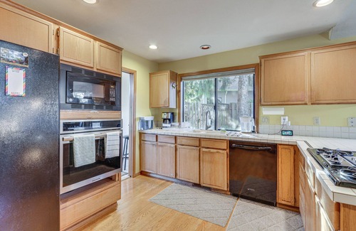 Wilkes East Casa | Lovely Portland Home ~ 10 Mi to Downtown!