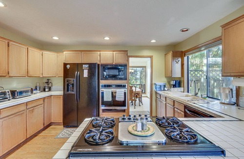 Wilkes East Casa | Lovely Portland Home ~ 10 Mi to Downtown!