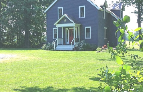 North Hero Casa | Precioso, privado 2 hab-2bath en 10 acres con vista al lago