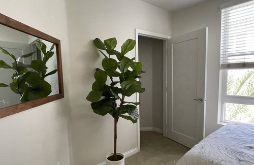 Laguna Niguel Apartamento | Lovely private bedroom with shared bath(female only please)