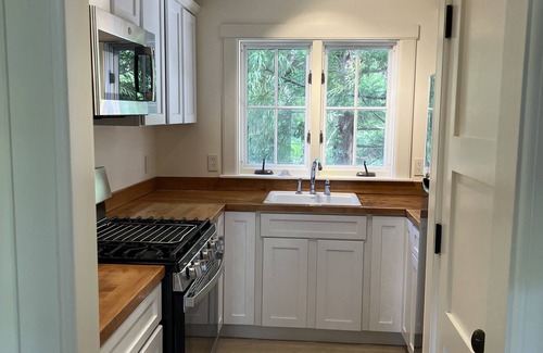 Dennis Cabaña | Lovely private cottage walking distance to beautiful Dennis beaches!