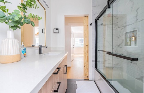 East Queen Anne Casa | Lovely Queen Anne Charmer 7B/4B 30day Corp Rental