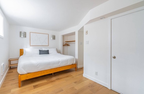 East Queen Anne Casa | Lovely Queen Anne Charmer 7B/4B 30day Corp Rental