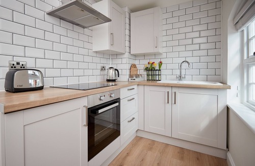 Kemerton Cabaña | Lovely Quiet Cottage in Kemerton!