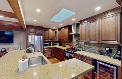 Monte Rio Casa | Lovely Redwood Retreat w/ Hot Tub & Wraparound Deck