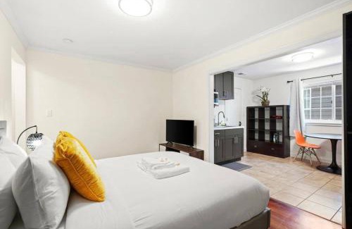 Broadmoor Casa | Lovely Relaxing Private Studio Near Westlake