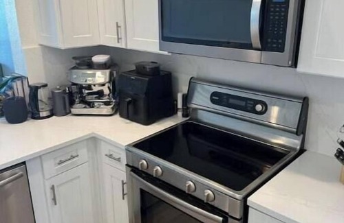 Pelican Bay Condominio | Lovely & relaxing summer condo with lake view-Pelican Bay