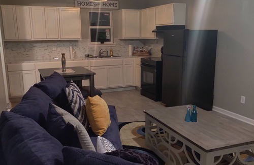 Mid City North Casa | Lovely Remodeled one bedroom Apartment with free parking