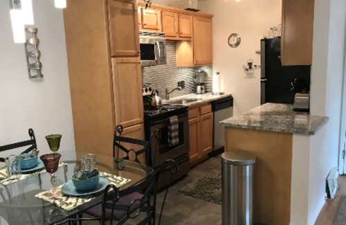 Glenwood Grove - North Iris Condominio | Lovely, Remodeled, Zen-like, 1-bdrm. Condo!
