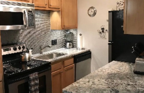 Glenwood Grove - North Iris Condominio | Lovely, Remodeled, Zen-like, 1-bdrm. Condo!