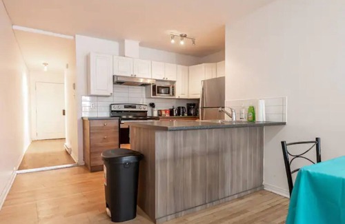 Francois-Perrault Apartamento | LOVELY RENTAL UNIT ⭐️ BALCONY⭐️ HIGHWAY 40