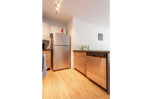 Francois-Perrault Apartamento | LOVELY RENTAL UNIT ⭐️ BALCONY⭐️ HIGHWAY 40