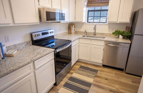 Columbia Casa | Lovely Restored 3-bedroom patio house near Lex Med Center