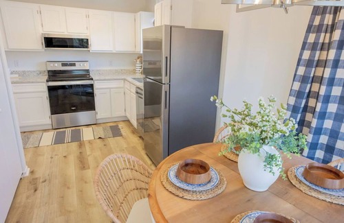 Columbia Casa | Lovely Restored 3-bedroom patio house near Lex Med Center